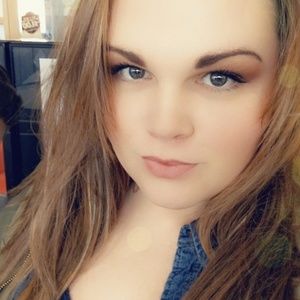 Meet your Posher, Emilie